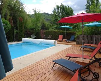 Gite Idéal Pour des Vacances au Calmes en Pleine Nature Avec Piscine - Venterol - Басейн