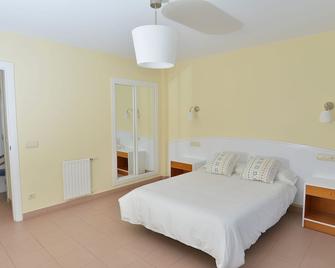 Apartamentos Marina - Naveces - Schlafzimmer