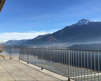 Lake Como Beach Hostel - Domaso - Balcón