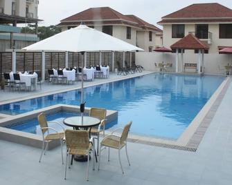 Sikder Hotel and Villas - Kuakāta - Piscina
