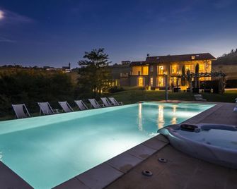 Casale Dell'acero Rosso 10, Emma Villas - Canelli - Piscina