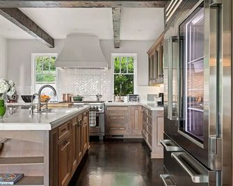 Luxury Hollywood Hills Retreat - Los Angeles - Kitchen