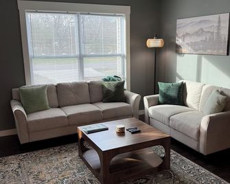 Southern Charm - Savannah - Living room