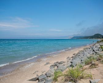 The Cottonwood Inn B&B - Empire - Beach