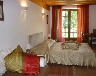 Chambre d'Hôtes La Bourdasse - Saint-Pierre-de-Rivière - Habitación