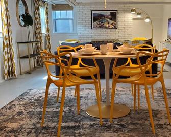 Executive Home in Historic Neighborhood - 明尼阿波利斯 - 餐廳