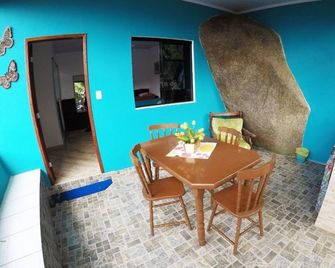 سويتس كانتينو دا بيدرا - Vila do Abraao - شرفة مرصوفة