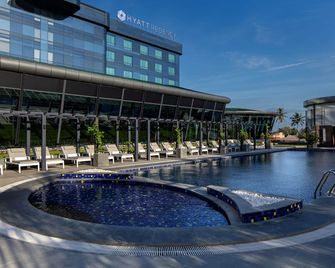 Hyatt Regency Trivandrum - 特里凡特浪/特里凡得瑯 - 游泳池