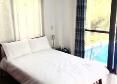 The Whitehouse by the Sea - Panglao - Schlafzimmer