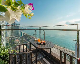 Maple Hotel & Apartment - Nha Trang - Balcón