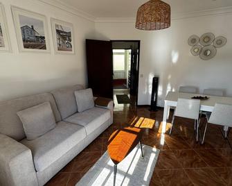 Refúgio da Nazaré Alojamento Local Veloso - Valado de Frades - Sala de estar