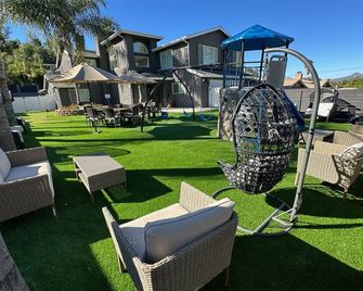 Sleeps 40+ New Luxury Private Resort With Pool Golf Arcade Spa Playground Poker - Lakeside - Patio