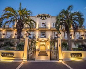 โรงแรมวิลล่า ดาฟนี - จาร์ดินี่ นัซซอส - อาคาร