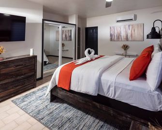 Deany's Uptop Luxury Suite - The Valley