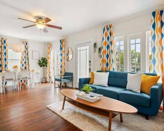 Bright And Quirky Hillcrest Craftsman - San Diego - Sala de estar
