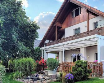 Vacation apartment at the hazelnut bush in Saxon Switzerland. - Struppen - Gebäude