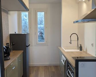 Appartment - vue imprenable sur la cité médiévale - Parking gratuit - Climatisé - Carcassonne - Küche