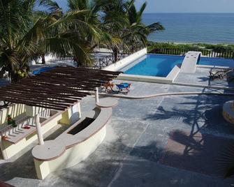 Luxury Beachfront 3 Bedroom House With Casita (4th Bedroom In Casita) - Telchac Puerto - Pool