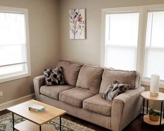 Classic On Wakeley - Omaha - Wohnzimmer