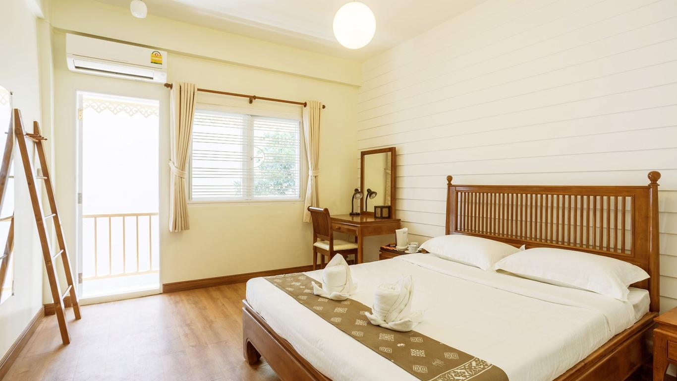 Les Fleurs Bangkok Hostel