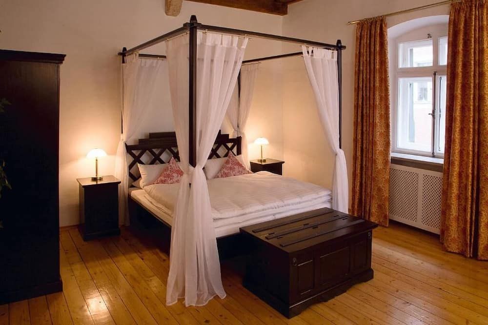 ديكر مان هوتل تسوم بلاوين كربس