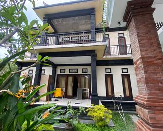 Capital O 93844 Arta Adi Homestay Nearbali Zoo - Bangli - Edificio