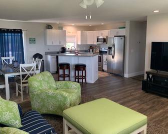 Total 3 Bedrooms All Masters!! Stylish, Relaxing And Comfortable - Hatteras - Living room