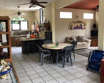 Great location 2 blocks from the beach. - Los Barriles - Comedor