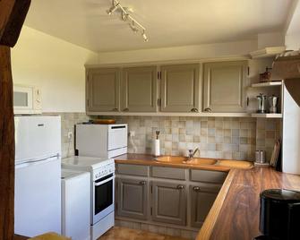 Former bakery restored to a gite, lots of charm, rural location - Denneville - Cocina