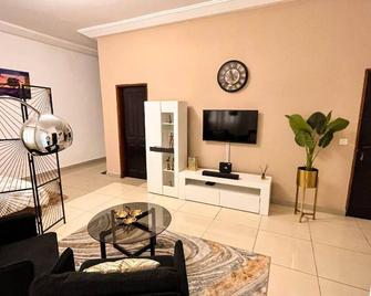 Large studio at your disposal in Abidjan - Abidjan - Stue