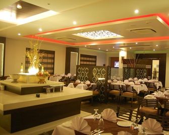 Hotel Royale Ambience - 賴布爾 - 餐廳