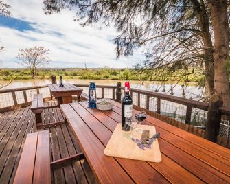 هومستيد بي آند بي - ادو - شرفة