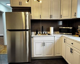 Charming 3-bedroom house with WiFi, AC in enjoyable Hempstead - Hempstead - Cocina