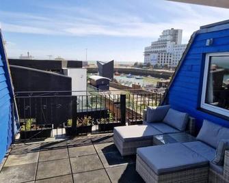 Unique 2bd Apartment Folkestone Harbour - Folkestone - Balcón