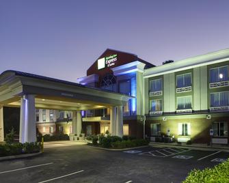 Holiday Inn Express Hotel & Suites Emporia - Emporia - Rakennus