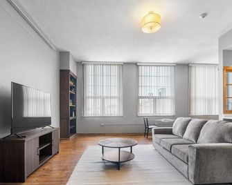Unique and Charming Downtown Apt - Newark