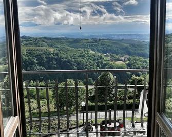 Villa Belvedere Langhe - Belvedere Langhe - Balcón