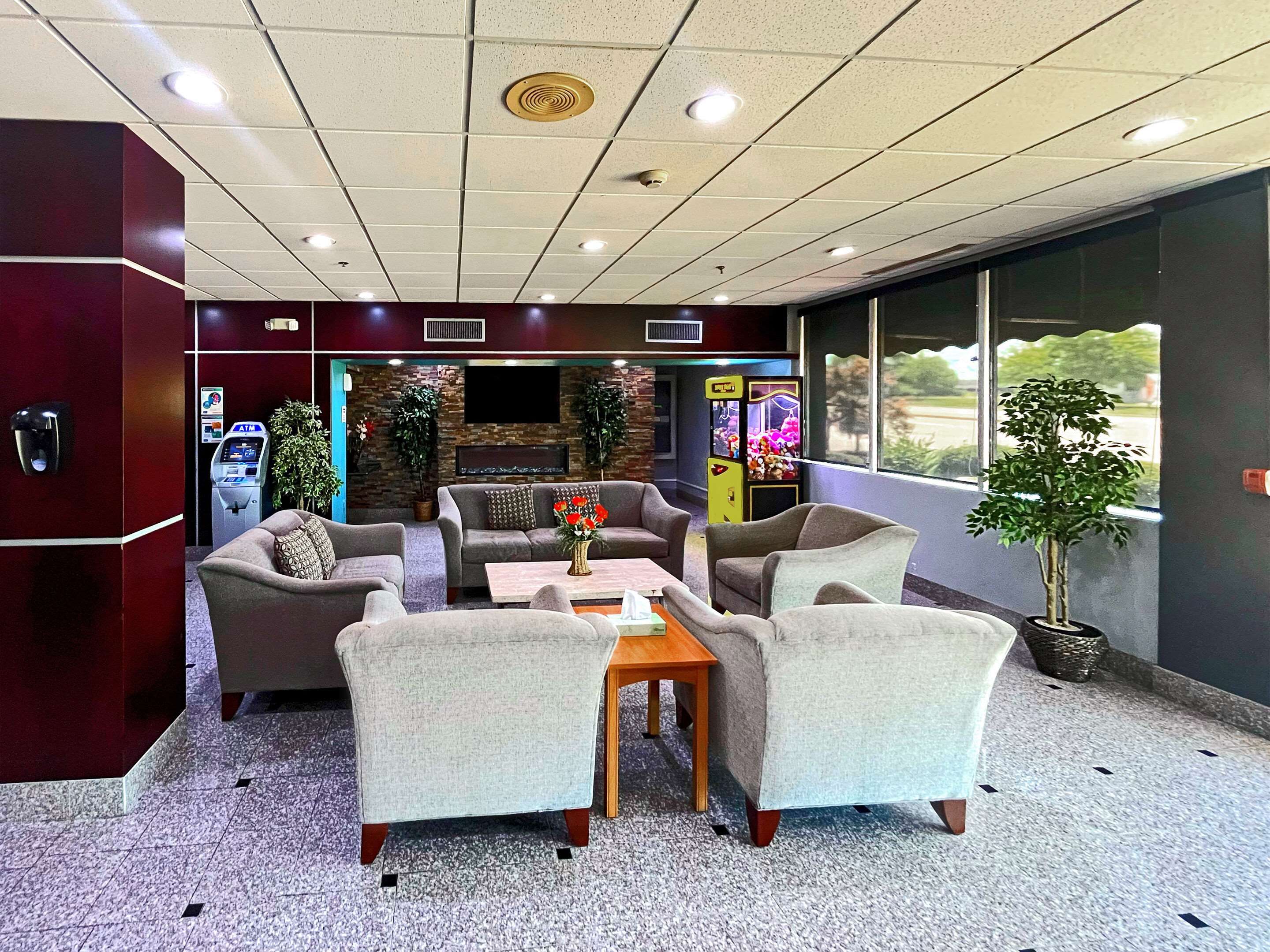 Quality Inn & Suites Cincinnati Downtown Area - Cincinnati - Lounge