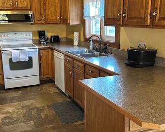4-bedroom house with AC in friendly Shelby, MT - Shelby - Cocina