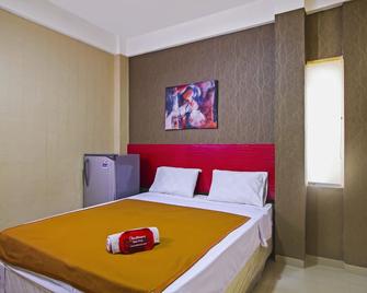 RedDoorz near Cilandak Town Square - Yakarta - Habitación