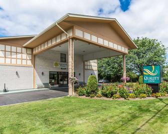Quality Inn Shelburne-Burlington - Shelburne - Building