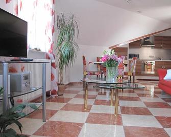 Vacation apartment Vogesenblick, 50sqm, 1 bedroom - Ferienwohnung Kunst - Mahlberg - Dining room