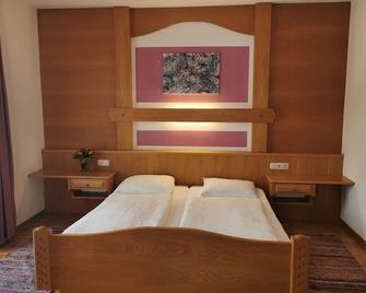 Doppelzimmer - Gasthof Pension Steinberger - Sankt Georgen im Attergau - Dormitor