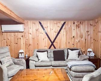 Spacious North Conway Home | Close to everything! - Conway - Wohnzimmer