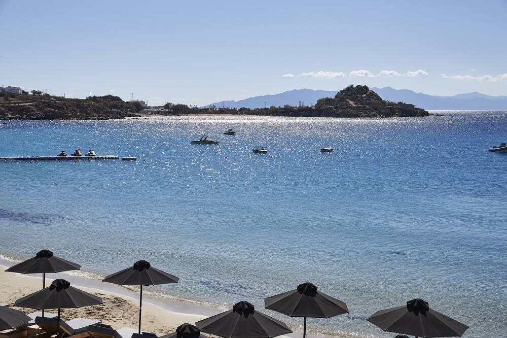 كوزموبلاز بيتش هوتل