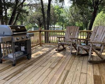 Cozy Casita with Nearby Lake Whiney Access - Clifton