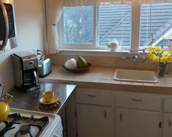 Luxury Guest Apartments-Walking To Main St Placerville - Iris Suite - Placerville - Kitchen