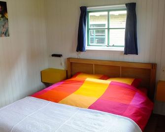 Cozy 'schwedenhaus' With A Beautiful View, Located By The Water - Makkum - Camera da letto