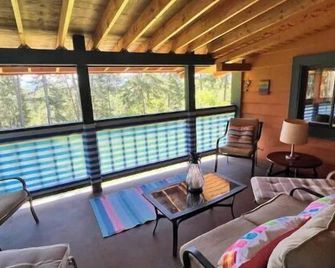 Rustic Ridge Lodge- perfect family holiday house. - Bonners Ferry - Huiskamer