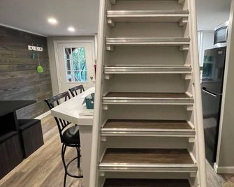 Charming cottage tucked in the serenity of nature - Garfield - Escaleras
